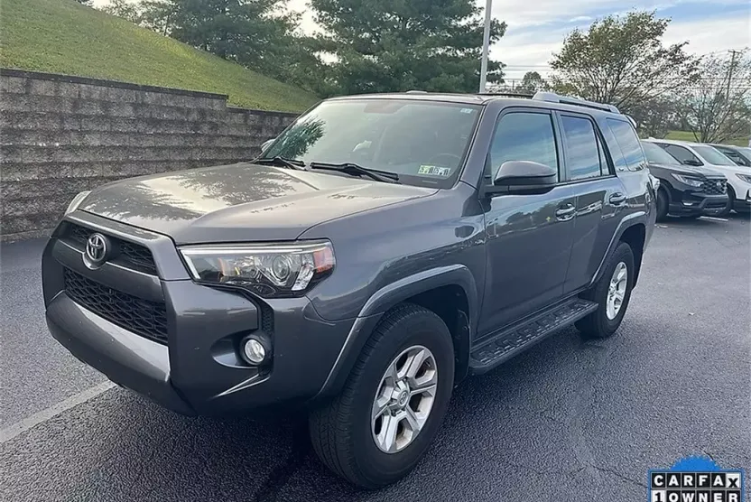 2016 Toyota 4Runner SR5 photo 1