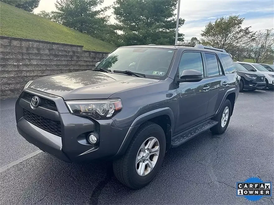2016 Toyota 4Runner SR5 photo 1