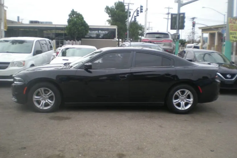 2015 Dodge Charger SE photo 1