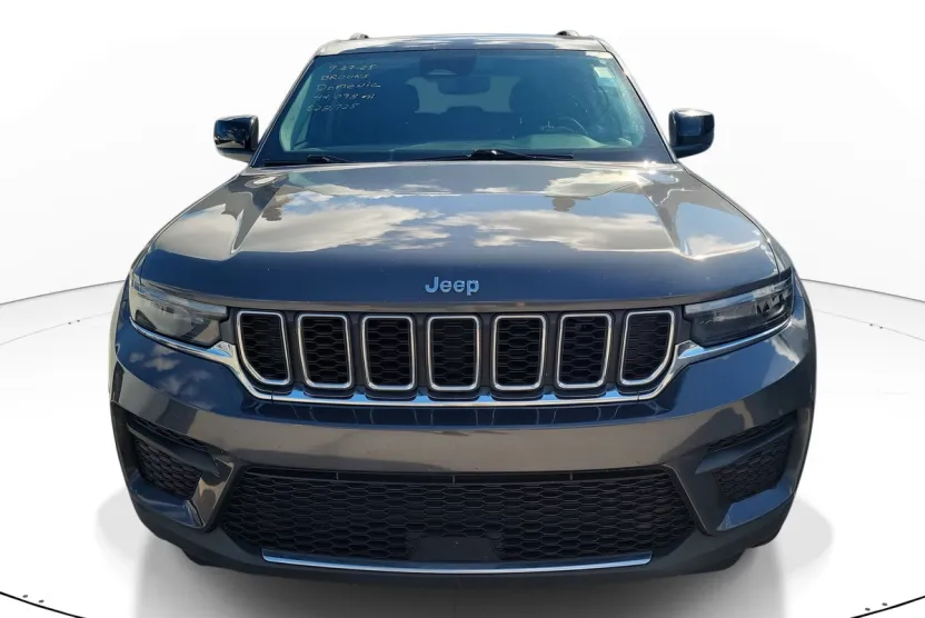2022 Jeep Grand Cherokee Laredo photo 1