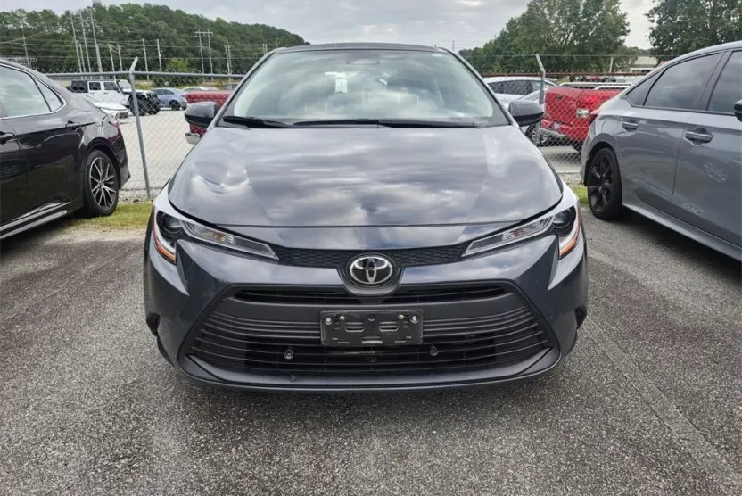 2023 Toyota Corolla LE photo 1