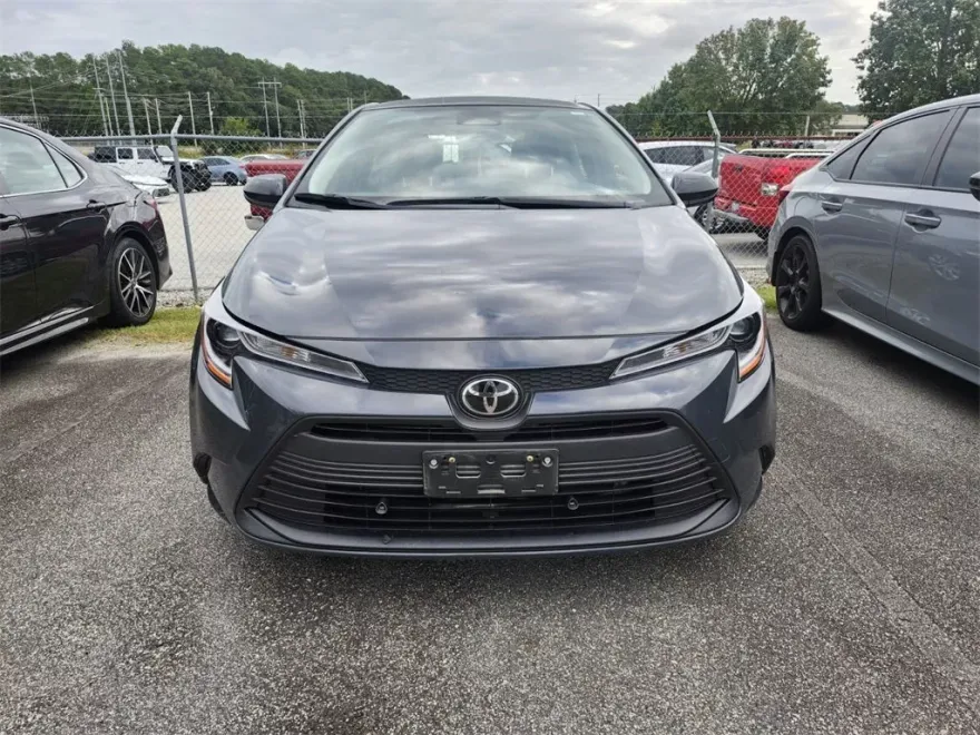 2023 Toyota Corolla LE photo 1