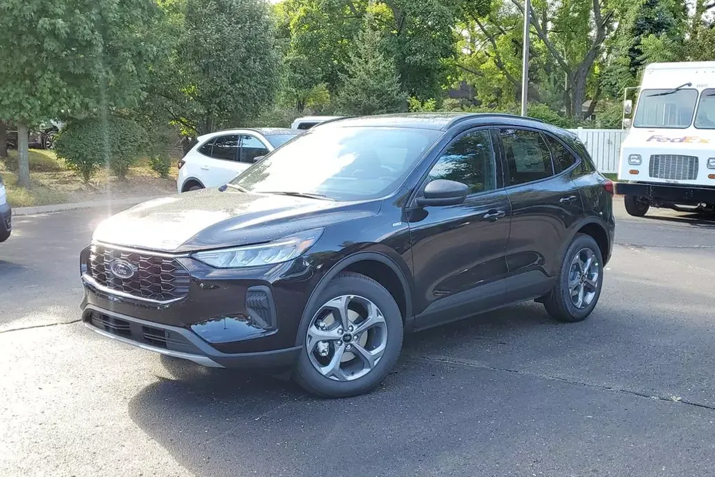 2025 Ford Escape ST-Line photo 1