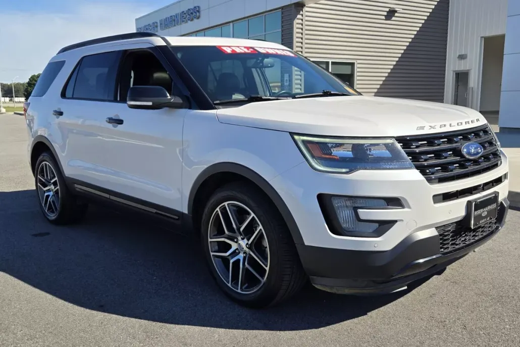 2017 Ford Explorer Sport photo 1