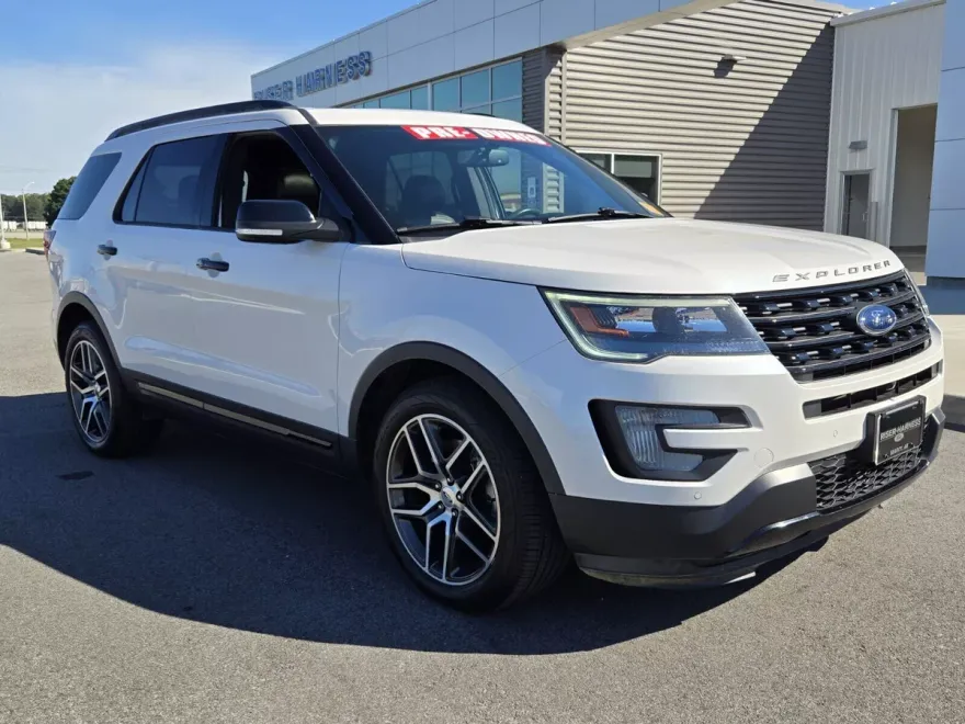 2017 Ford Explorer Sport photo 1