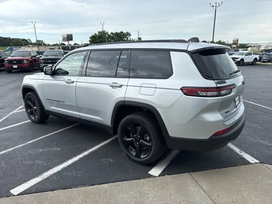2023 Jeep Grand Cherokee Altitude photo 1