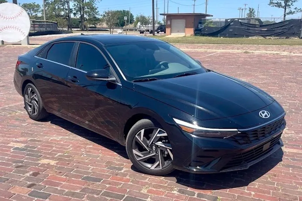 2025 Hyundai Elantra SEL Convenience photo 1