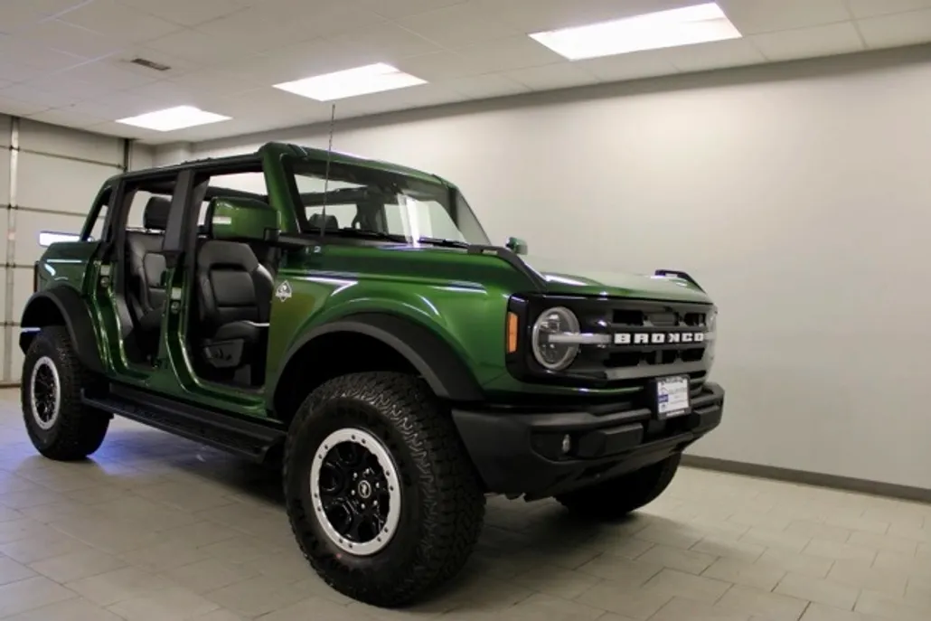 2025 Ford Bronco Outer Banks photo 1