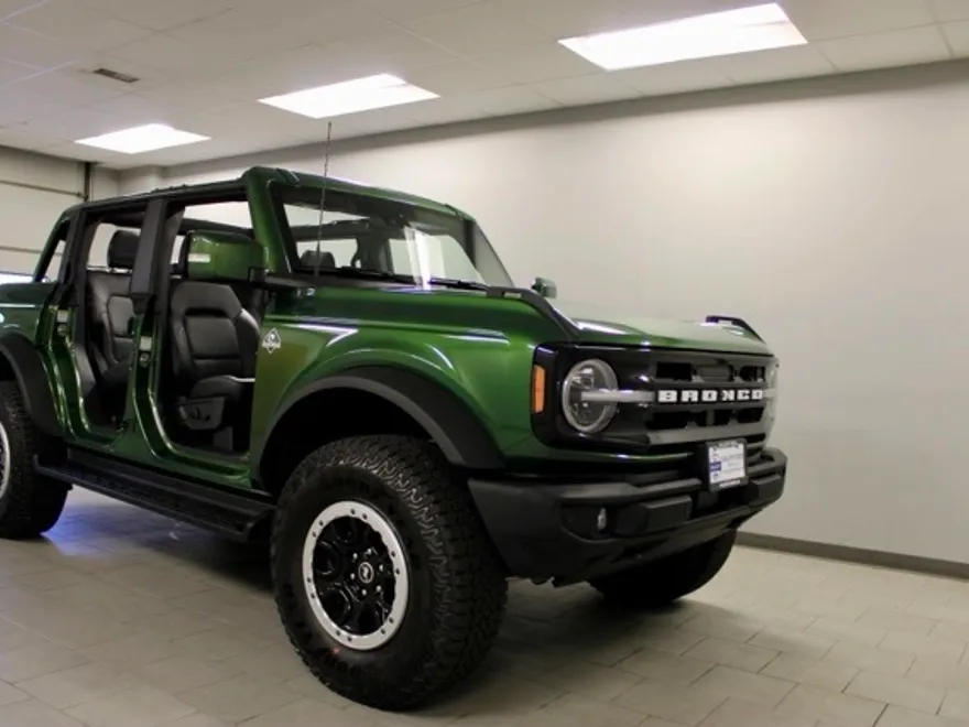 2025 Ford Bronco Outer Banks photo 1