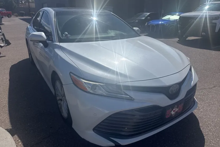 2018 Toyota Camry XLE photo 1