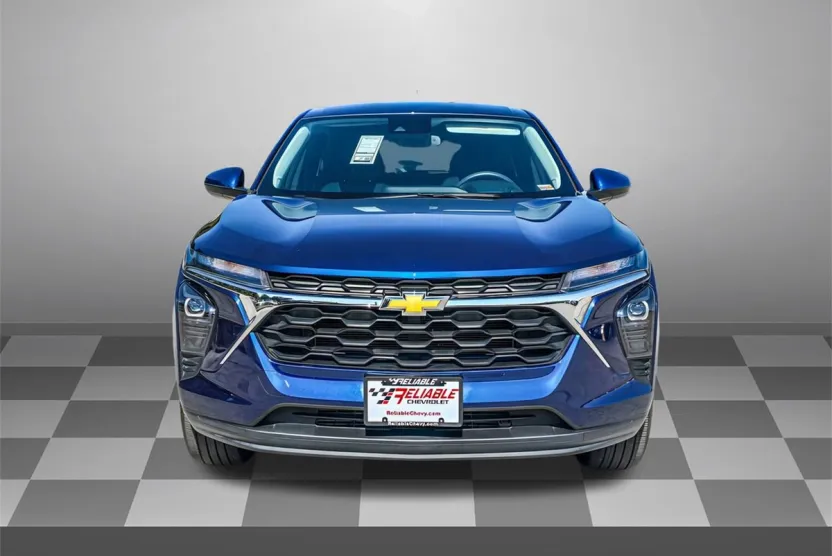 2024 Chevrolet Trax LS photo 1