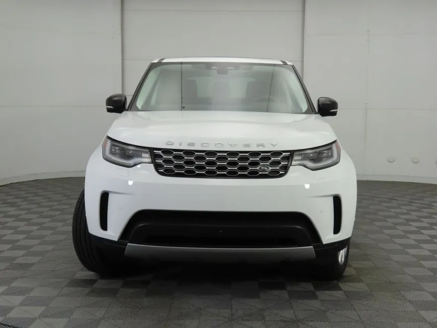2024 Land Rover Discovery P300 S photo 1