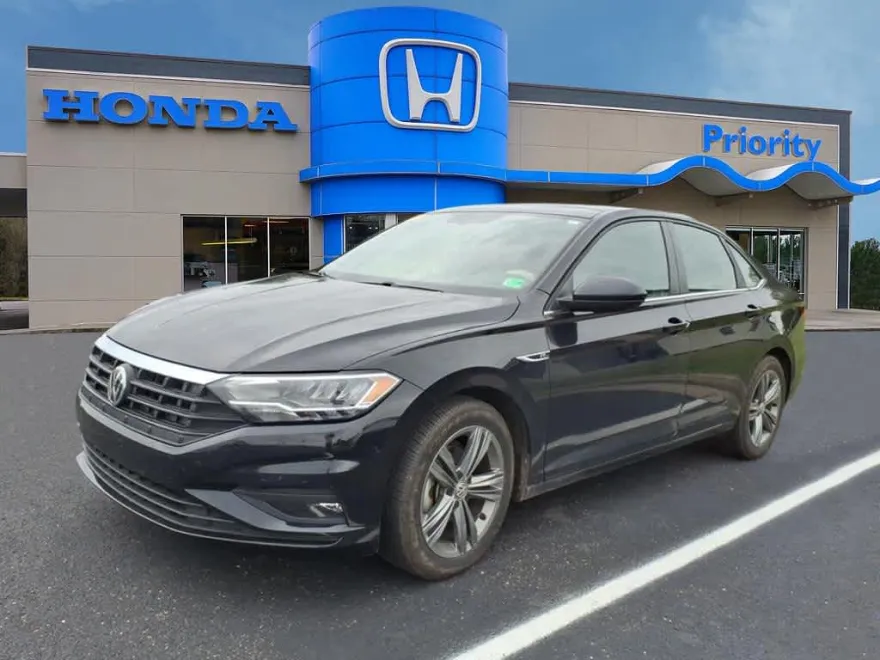 2021 Volkswagen Jetta R-Line photo 1