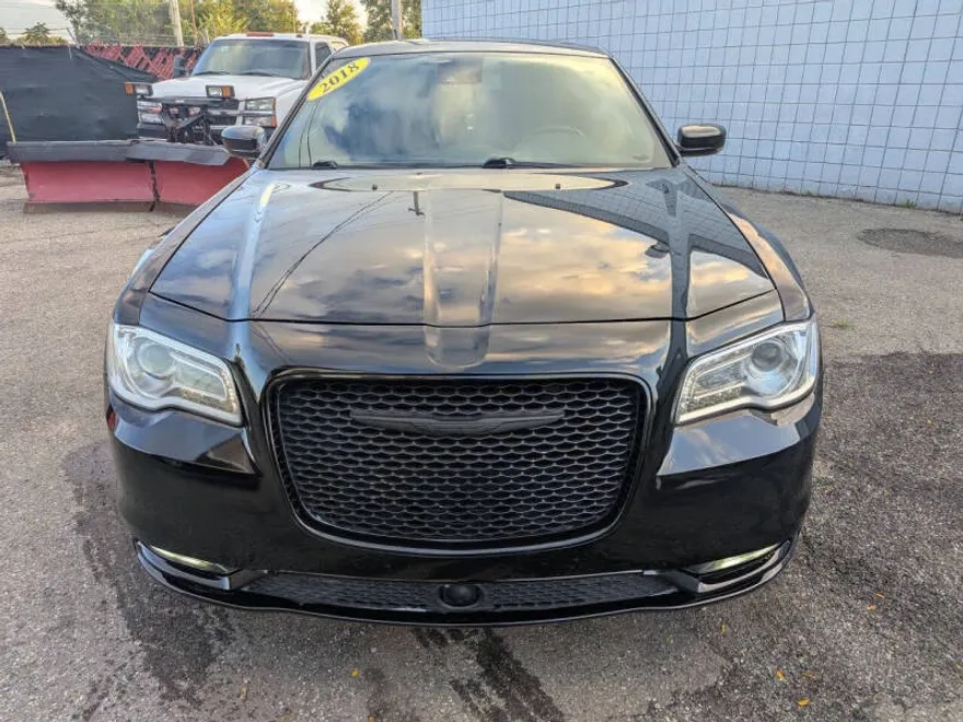 2018 Chrysler 300 C photo 1