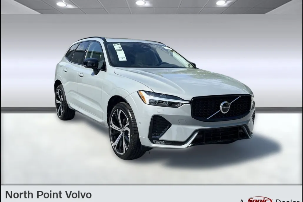 2025 Volvo XC60 B5 photo 1