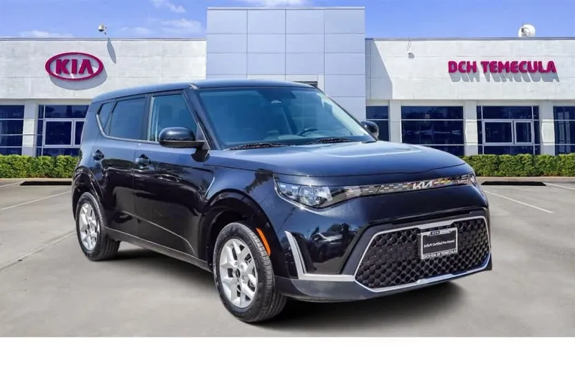 2025 Kia Soul LX photo 1