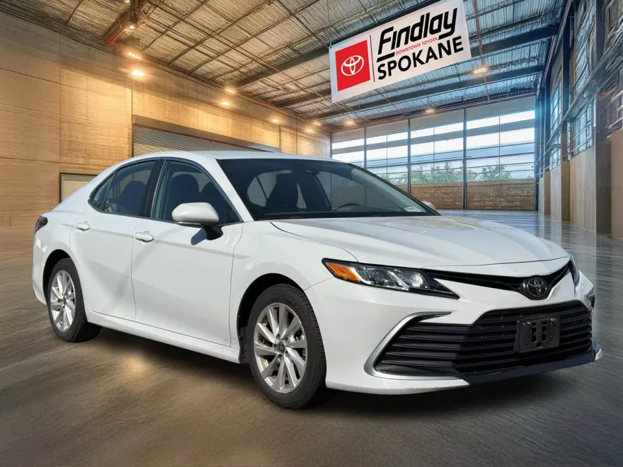 2023 Toyota Camry LE photo 1