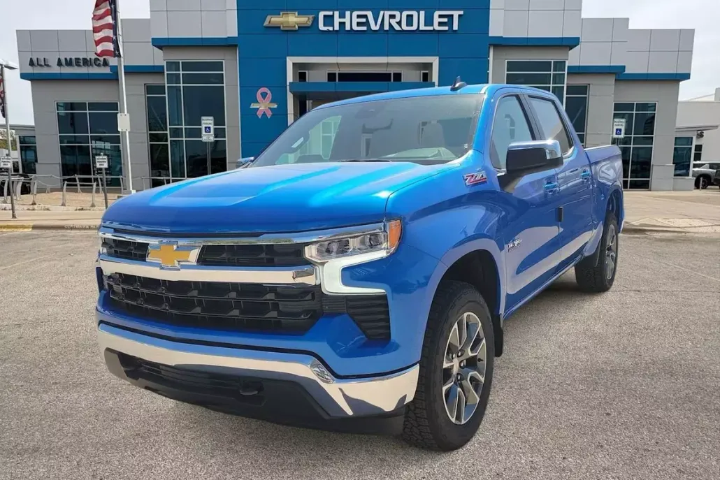 2026 Chevrolet Silverado 1500 LT photo 1