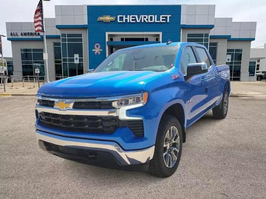 2026 Chevrolet Silverado 1500 LT photo 1