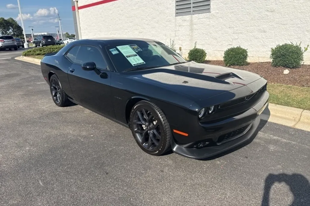 2022 Dodge Challenger R/T photo 1