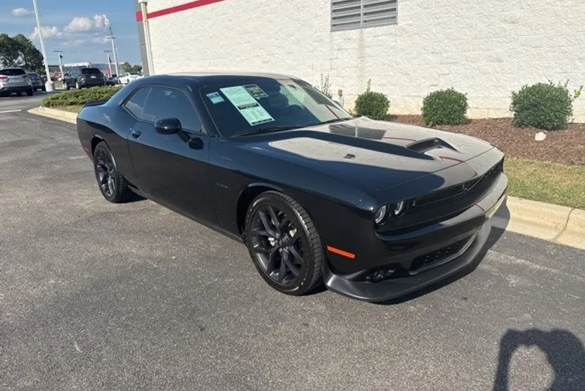 2022 Dodge Challenger R/T photo 1