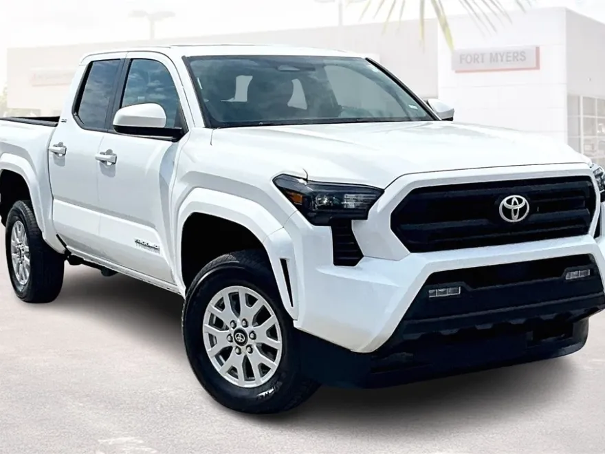 2024 Toyota Tacoma SR5 photo 1