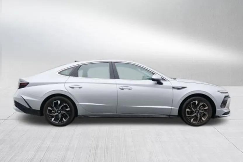 2024 Hyundai Sonata SEL photo 1