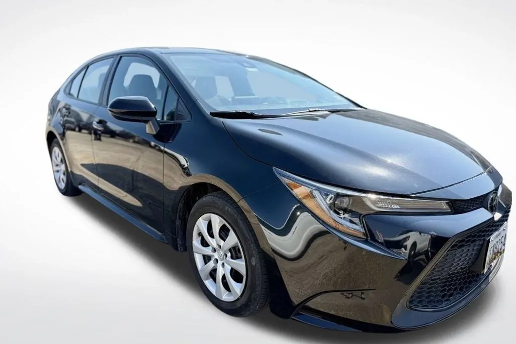 2020 Toyota Corolla LE photo 1