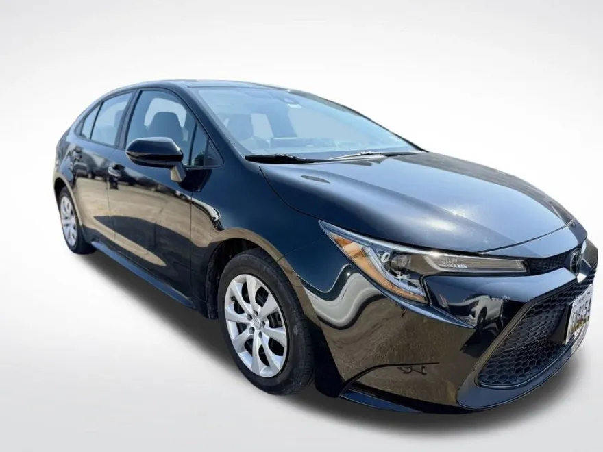 2020 Toyota Corolla LE photo 1