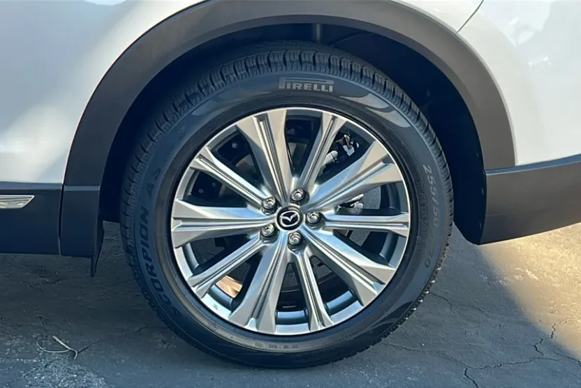 2023 Mazda CX-9 Signature photo 1