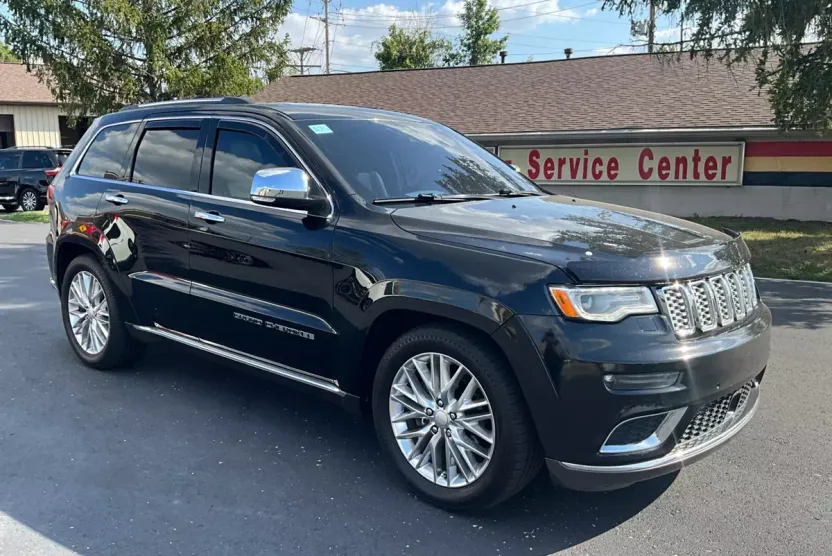 2017 Jeep Grand Cherokee Summit photo 1