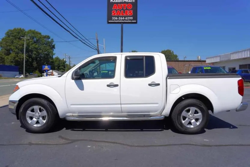 2010 Nissan Frontier SE photo 1