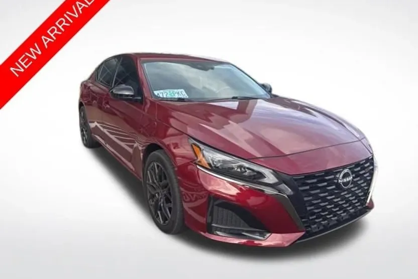 2023 Nissan Altima 2.5 SR photo 1