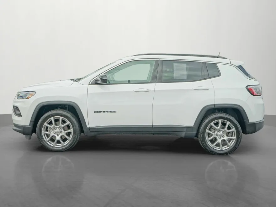 2022 Jeep Compass Latitude Lux photo 1