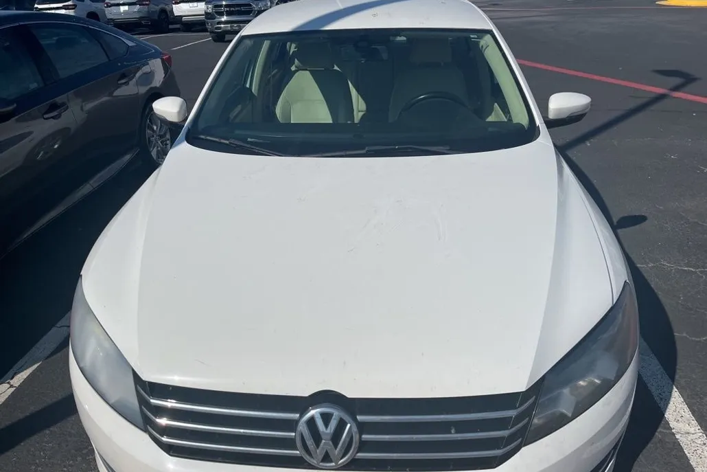 2015 Volkswagen Passat S photo 1