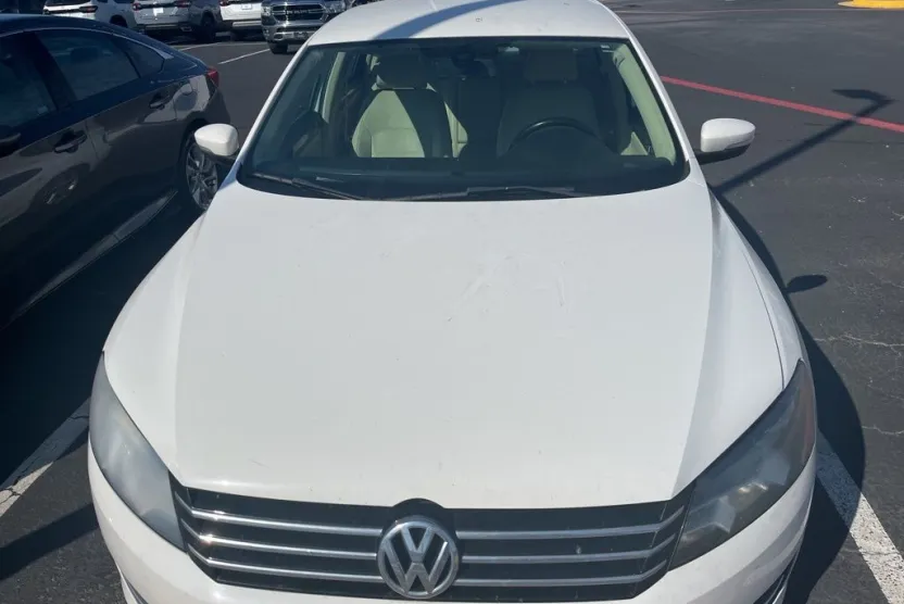 2015 Volkswagen Passat S photo 1