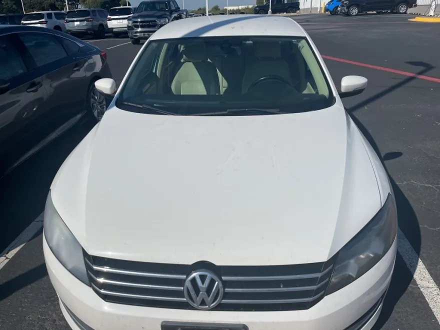 2015 Volkswagen Passat S photo 1