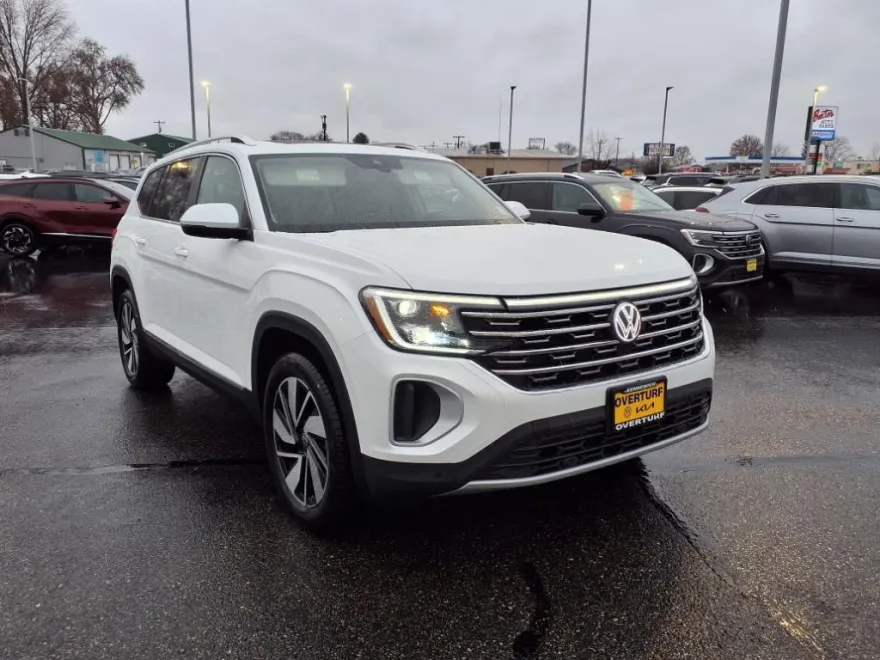 2025 Volkswagen Atlas SEL photo 1