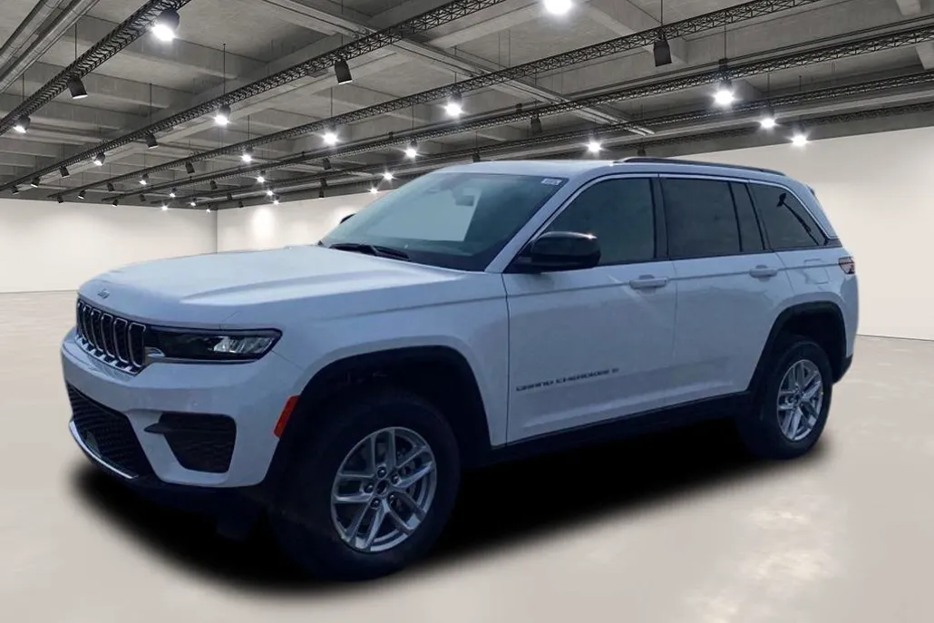 2025 Jeep Grand Cherokee Laredo photo 1