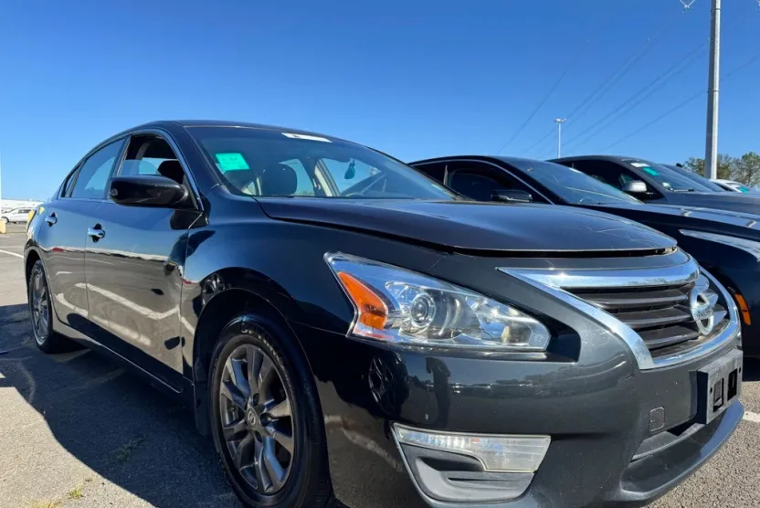 2015 Nissan Altima 2.5 S photo 1