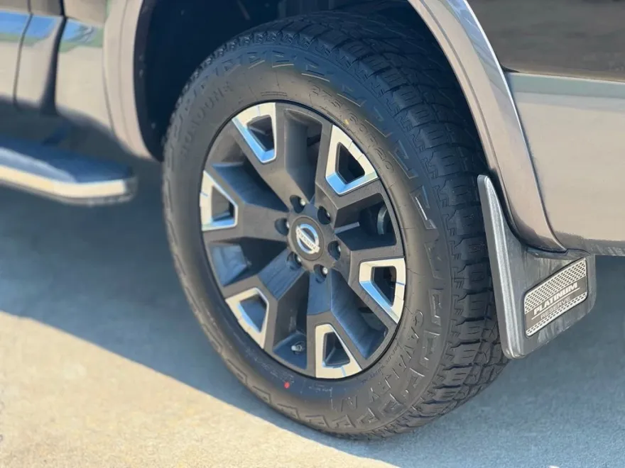 2021 Nissan Titan Platinum Reserve photo 1