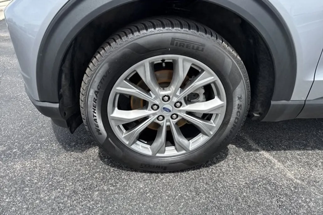 2022 Ford Explorer Limited photo 1