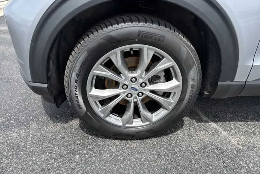 2022 Ford Explorer Limited photo 1