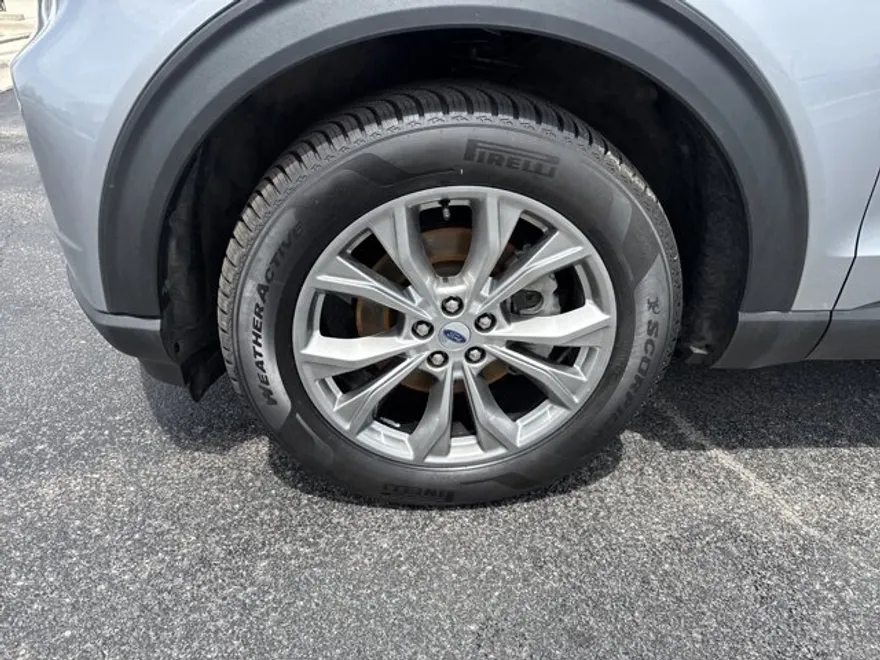 2022 Ford Explorer Limited photo 1