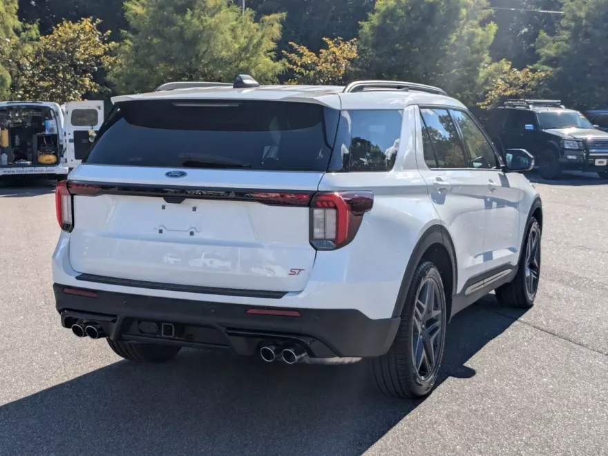 2025 Ford Explorer ST photo 1