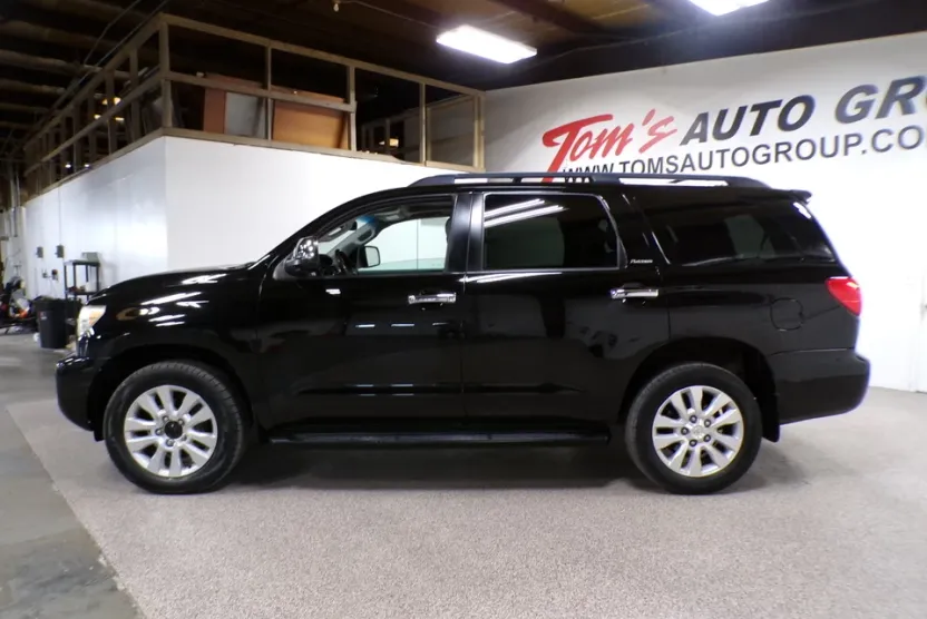 2014 Toyota Sequoia Platinum photo 1