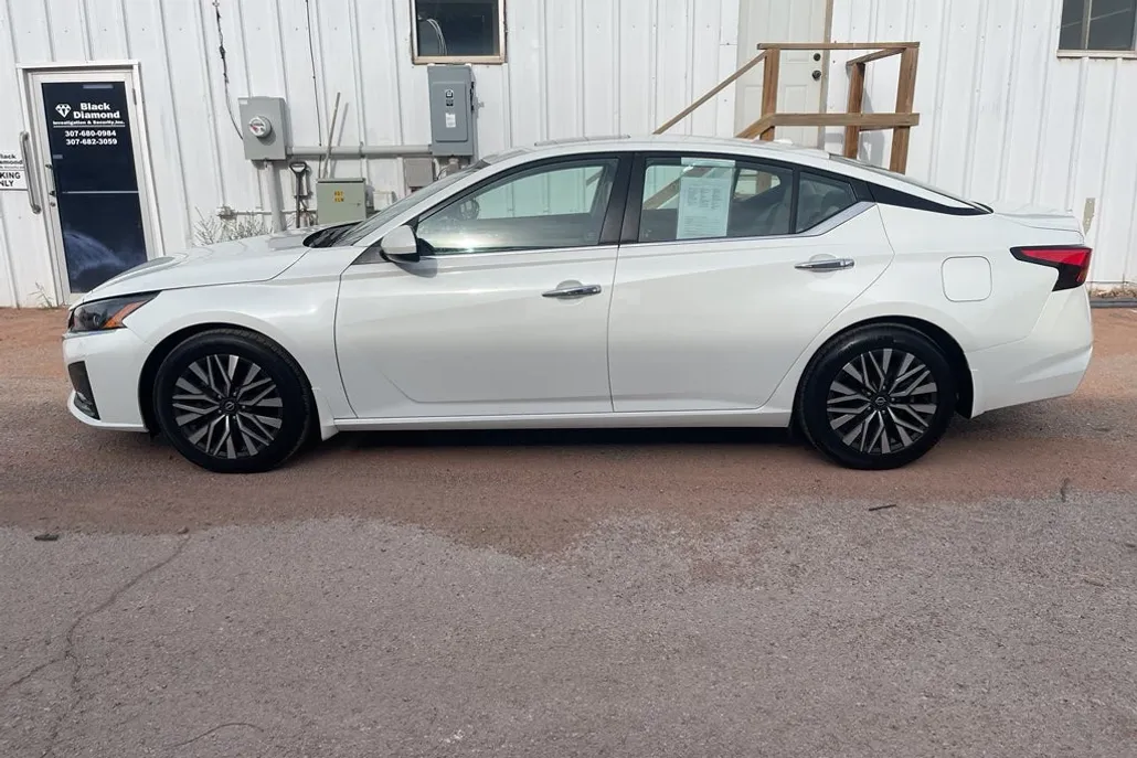 2024 Nissan Altima 2.5 SV photo 1