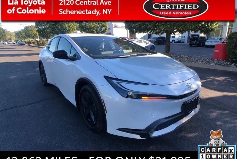 2024 Toyota Prius Prime SE photo 1