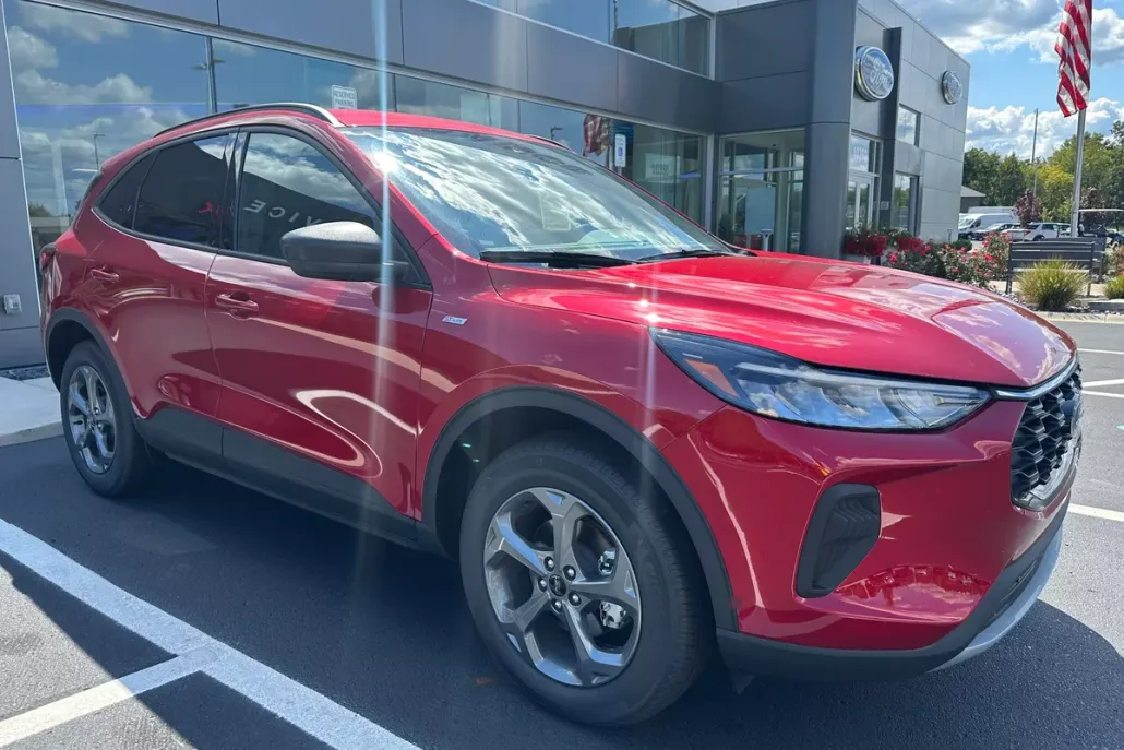 2025 Ford Escape ST-Line photo 1