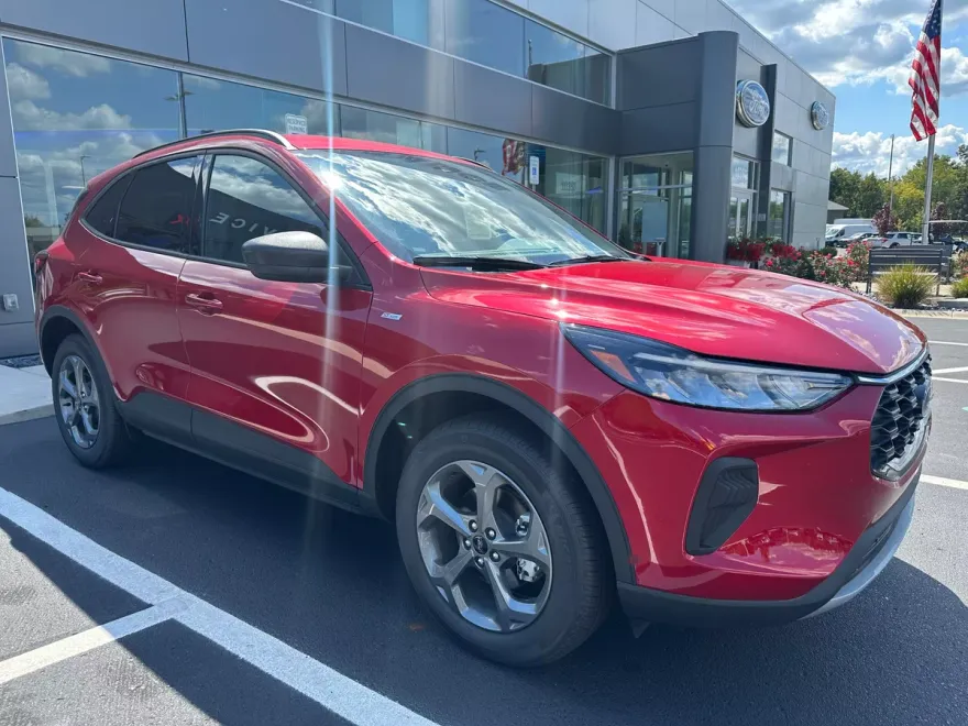 2025 Ford Escape ST-Line photo 1
